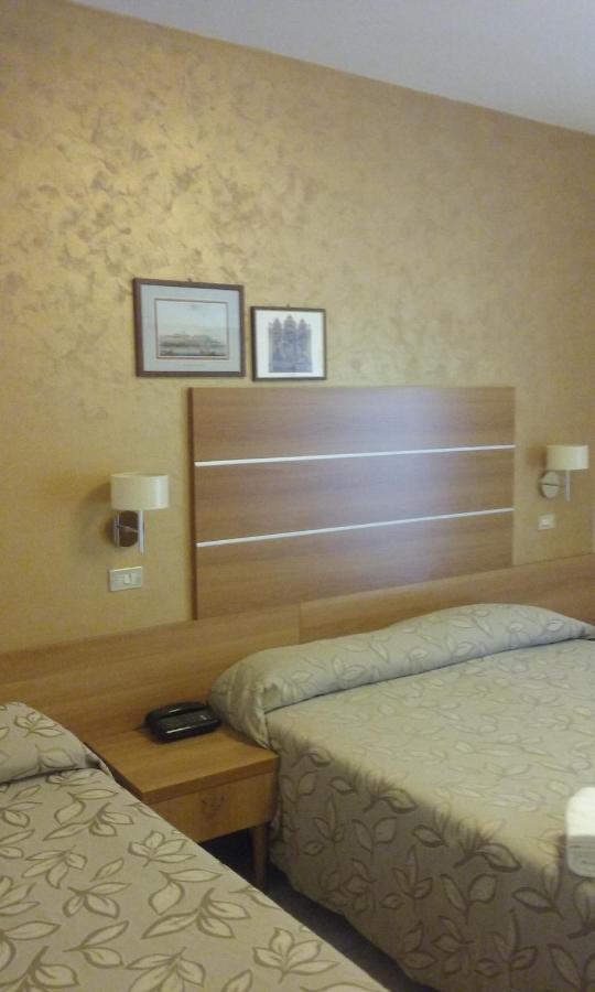 Hotel Prater Чезенатіко Екстер'єр фото