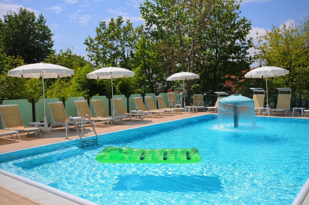 Hotel Prater Чезенатіко Екстер'єр фото
