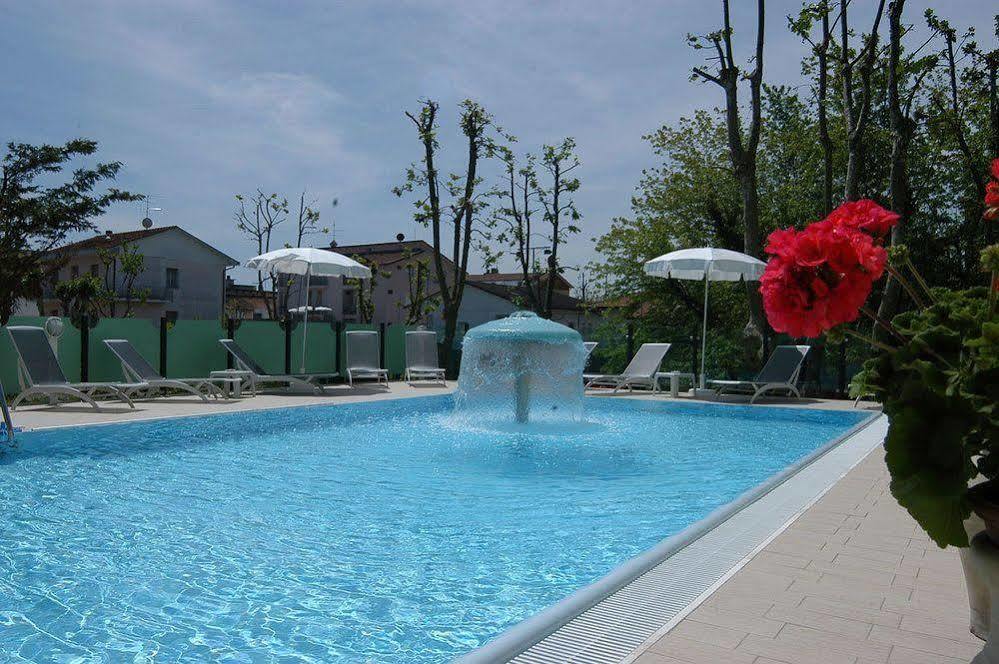 Hotel Prater Чезенатіко Екстер'єр фото